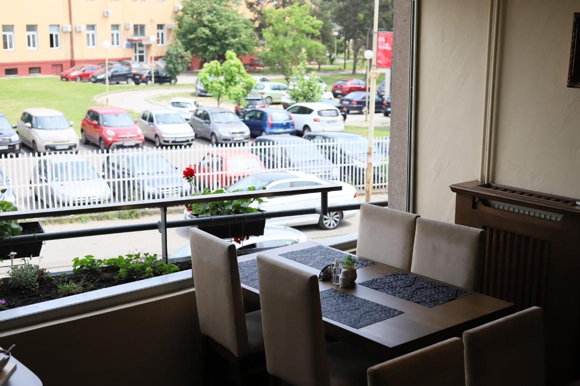 Garni Hotel Ema Kragujevac Eksteriør billede