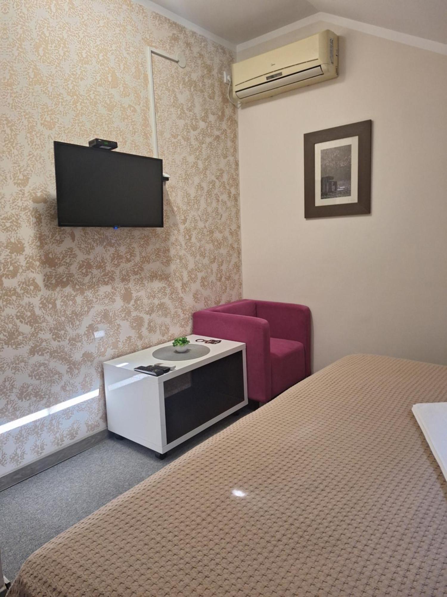 Garni Hotel Ema Kragujevac Eksteriør billede